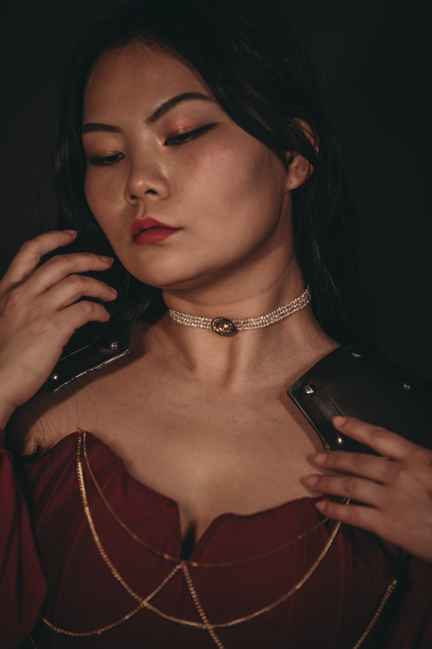 LOVERS EYE Pearl Choker in Bronze and Brass