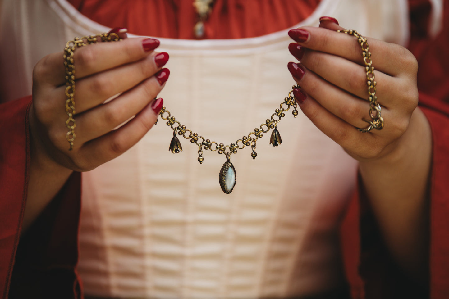 RO-RHAENNA moonstone necklace