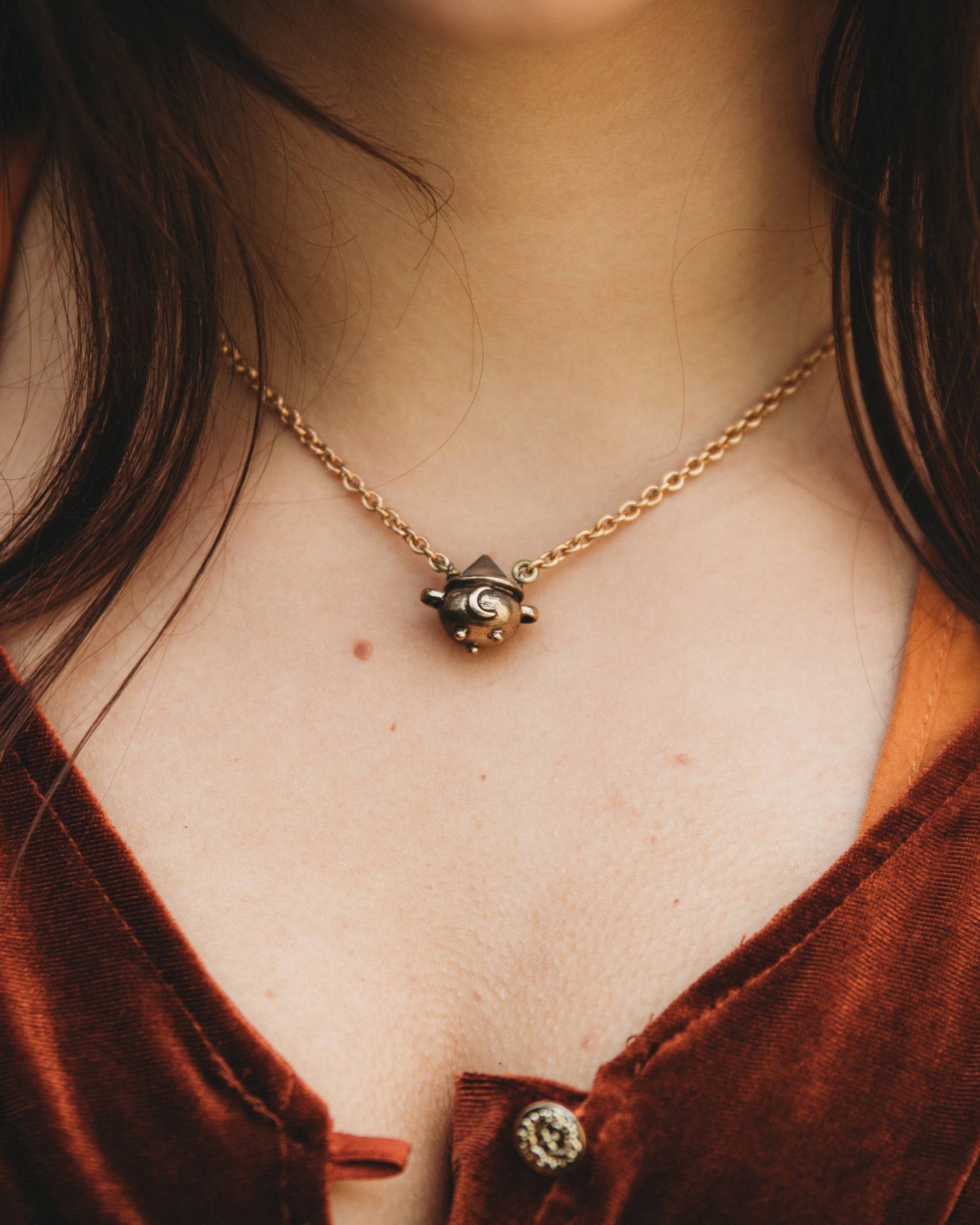 Crystal Cauldron Necklace Bronze4