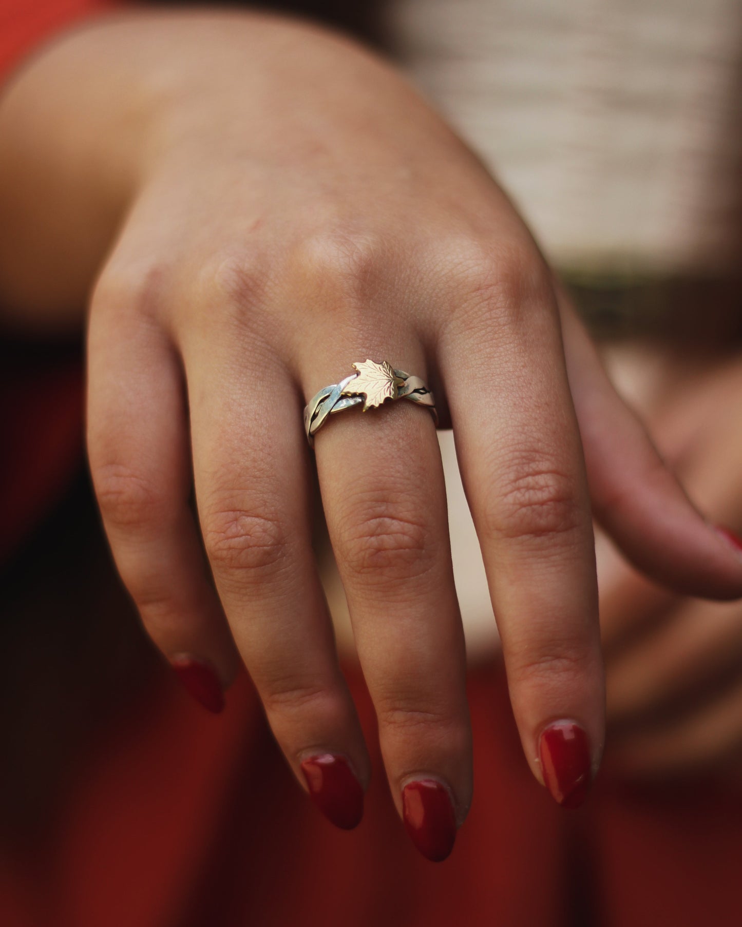 RO-HRAENNA III braided Maple Leaf Ring