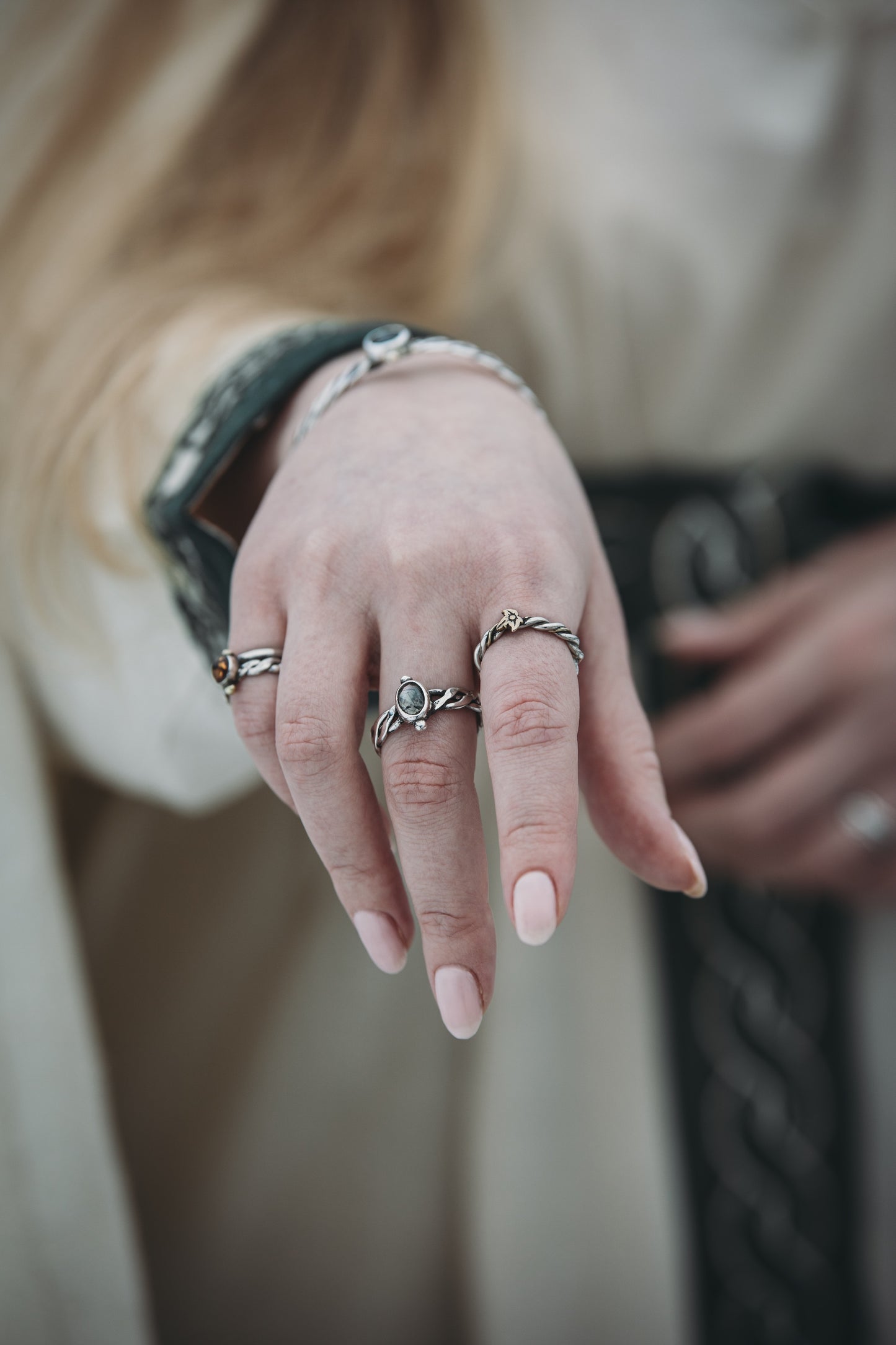 RO-HRAENNA I Twisted Ivy Ring