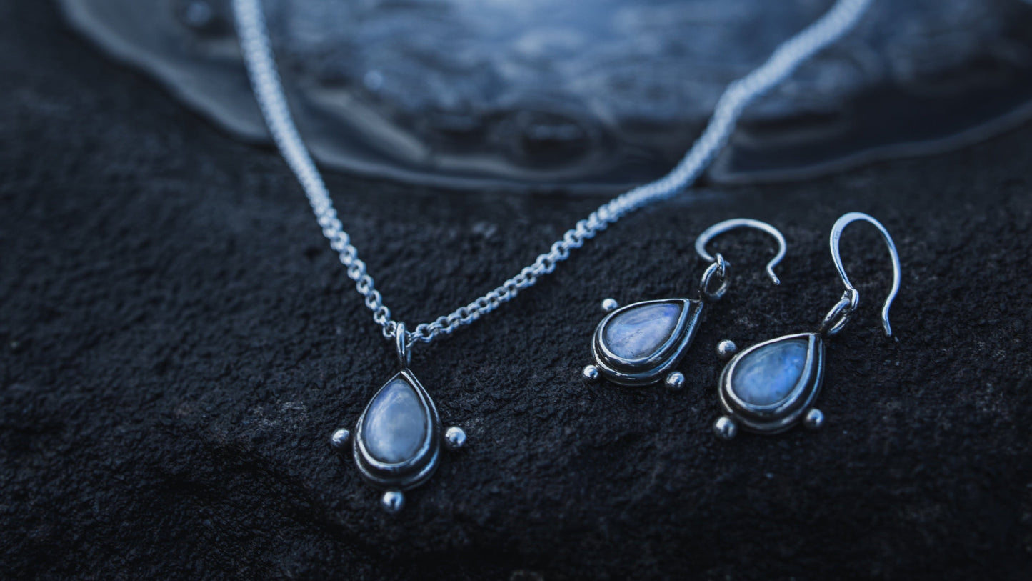 YRSA Moonstone Drop Necklace Sterling Silver