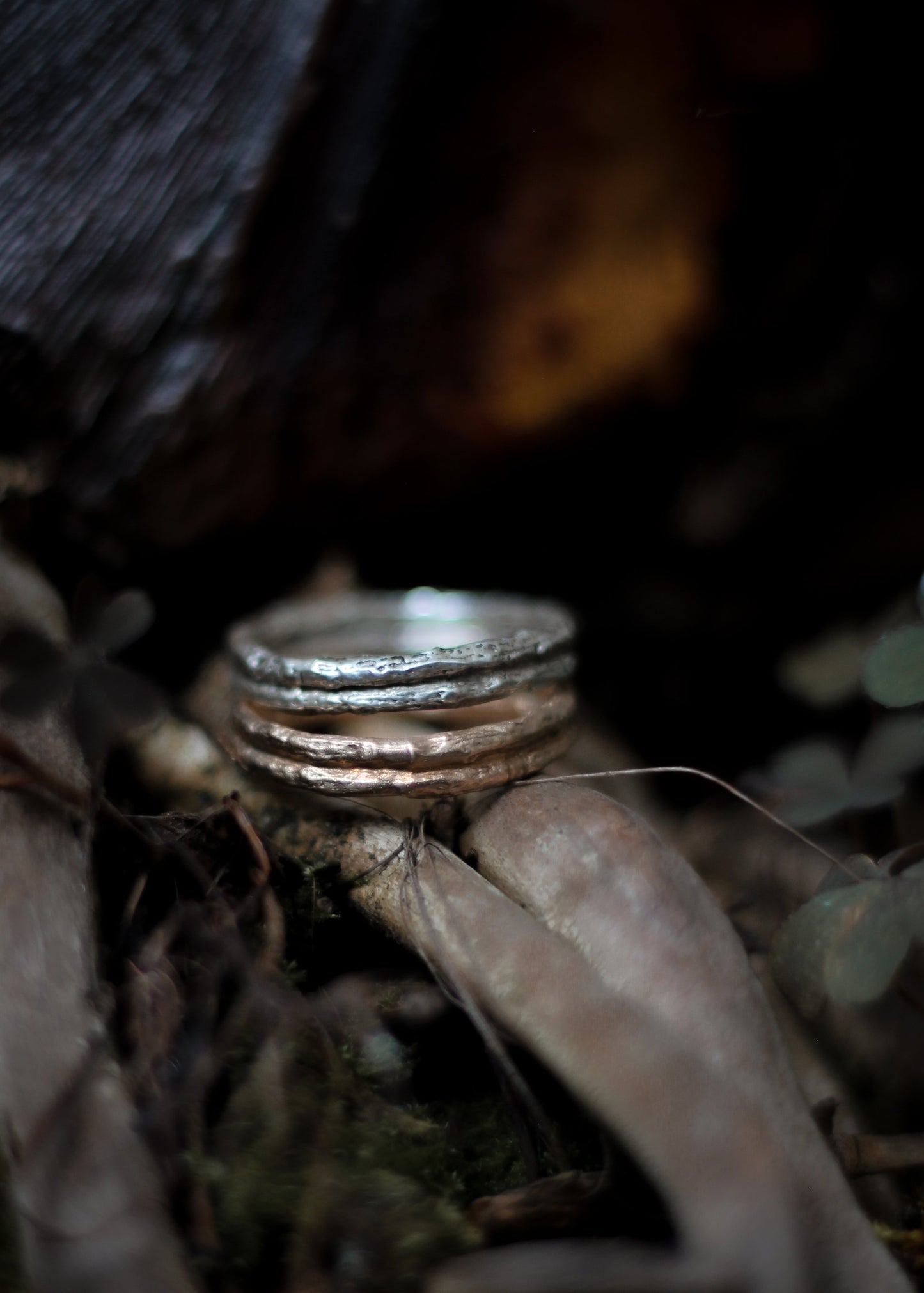 DRYAD III thin Emerald Treebark Texture Wedding Ring