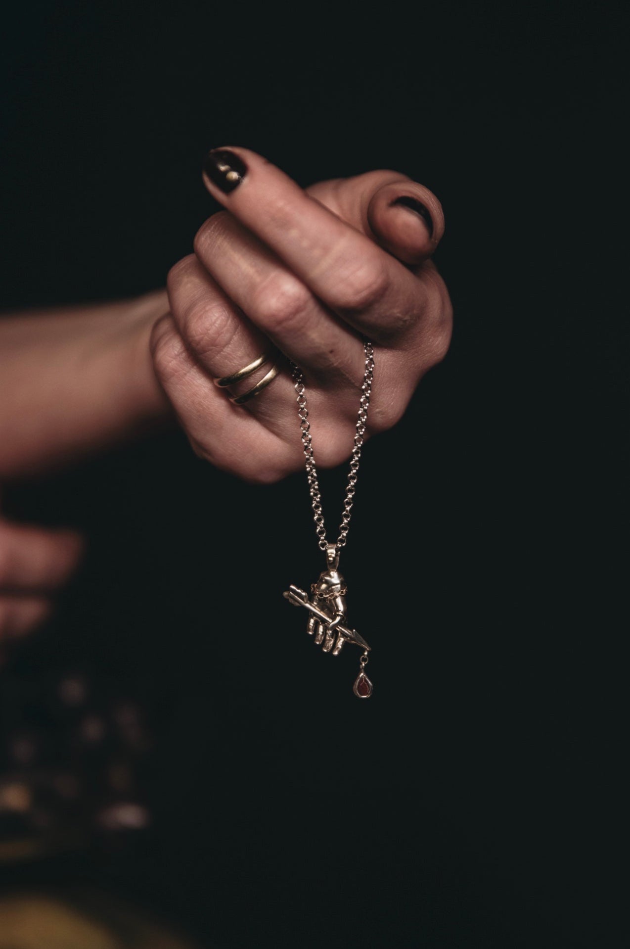 RELICS armors arrow hand necklace with garnet drop