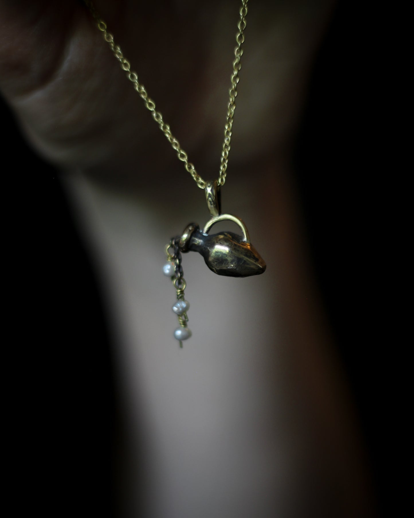 amphora necklace in bronze with freshwater pearls