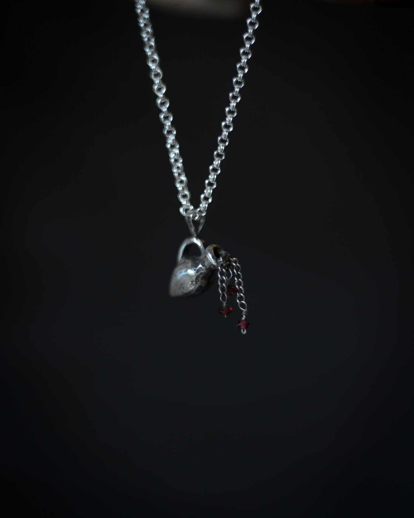 AMPHORA silver necklace with garnet drops