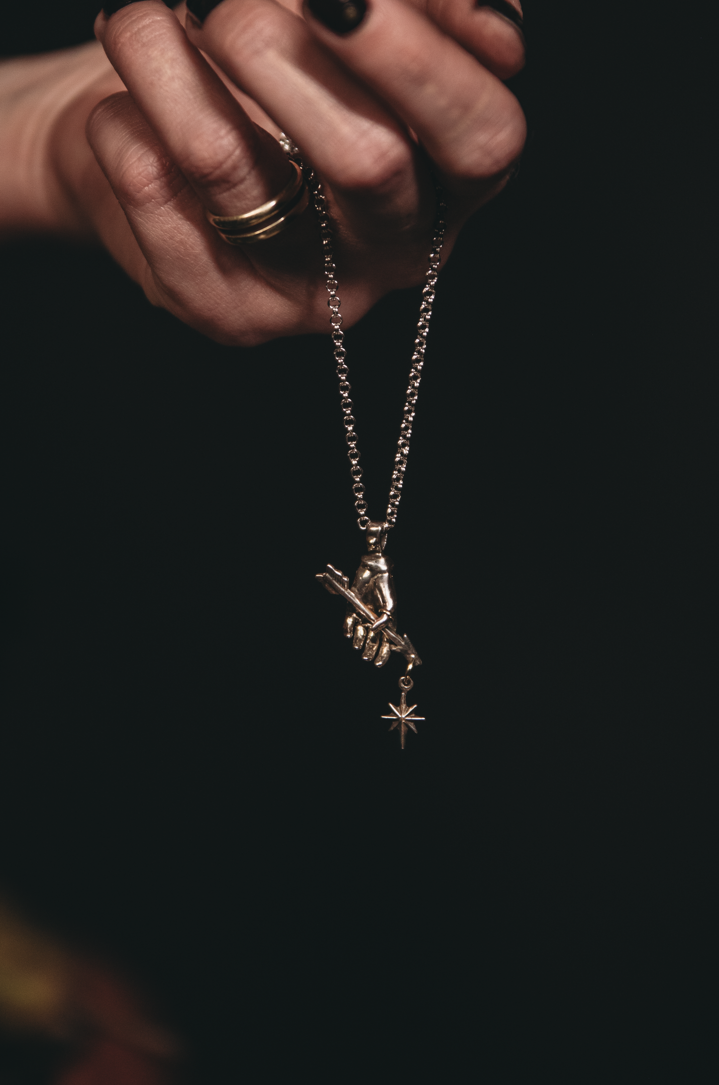 victorian style hand pendant in silver with arrow and star detail