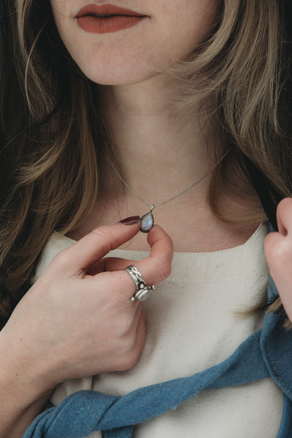 SYLÚN Mondstein-Tropfenhalskette aus Sterlingsilber