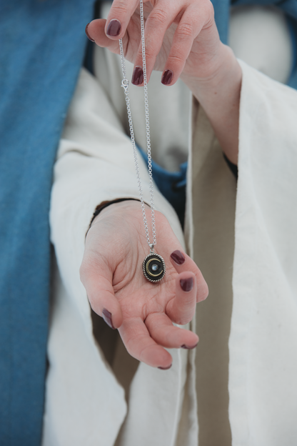 CAELIS Himmels-Amulett aus Sterlingsilber und Messing