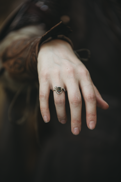 SÍRIEL III sterling silver snake ring with square moss agate