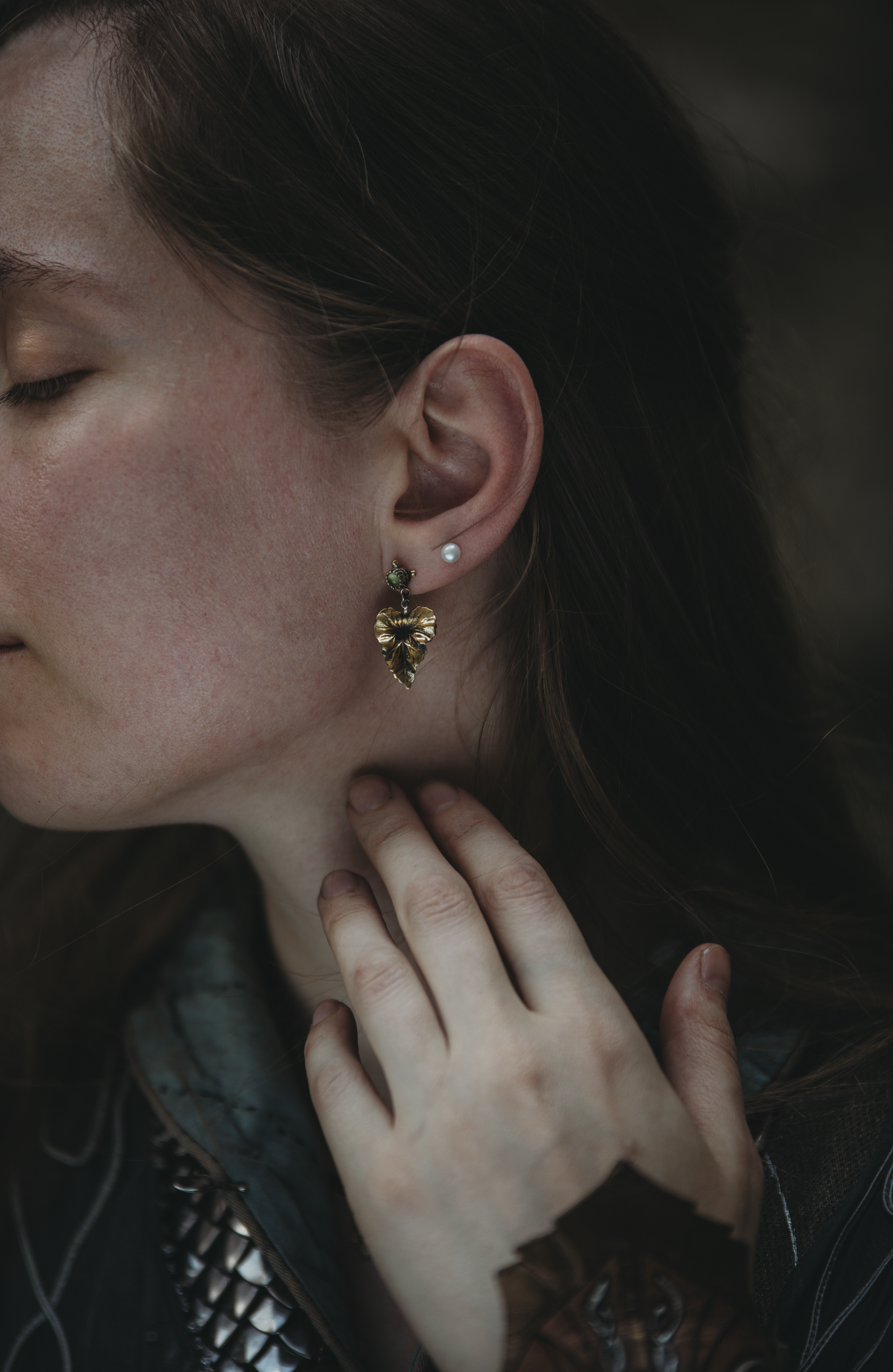 NÁNDILAS Elven Ivy Peridot Earrings in Brass and Silver