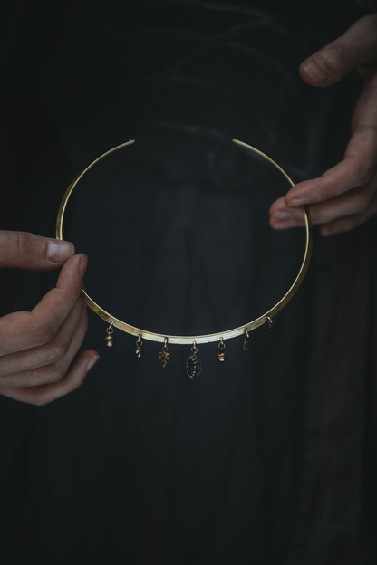 EOLYN Moss Agate Forest Choker in Brass