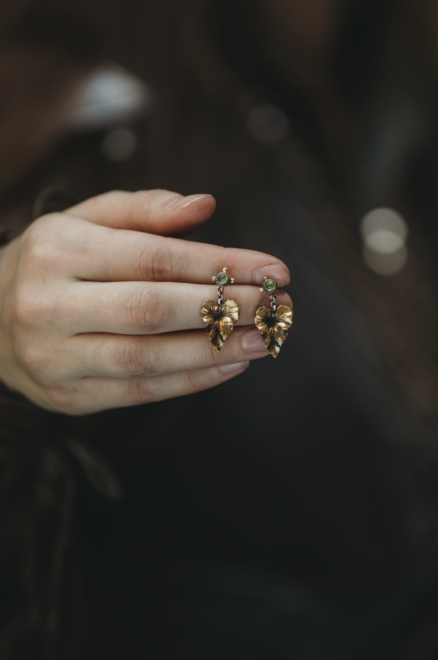 NÁNDILAS Elven Ivy Peridot Earrings in Brass and Silver