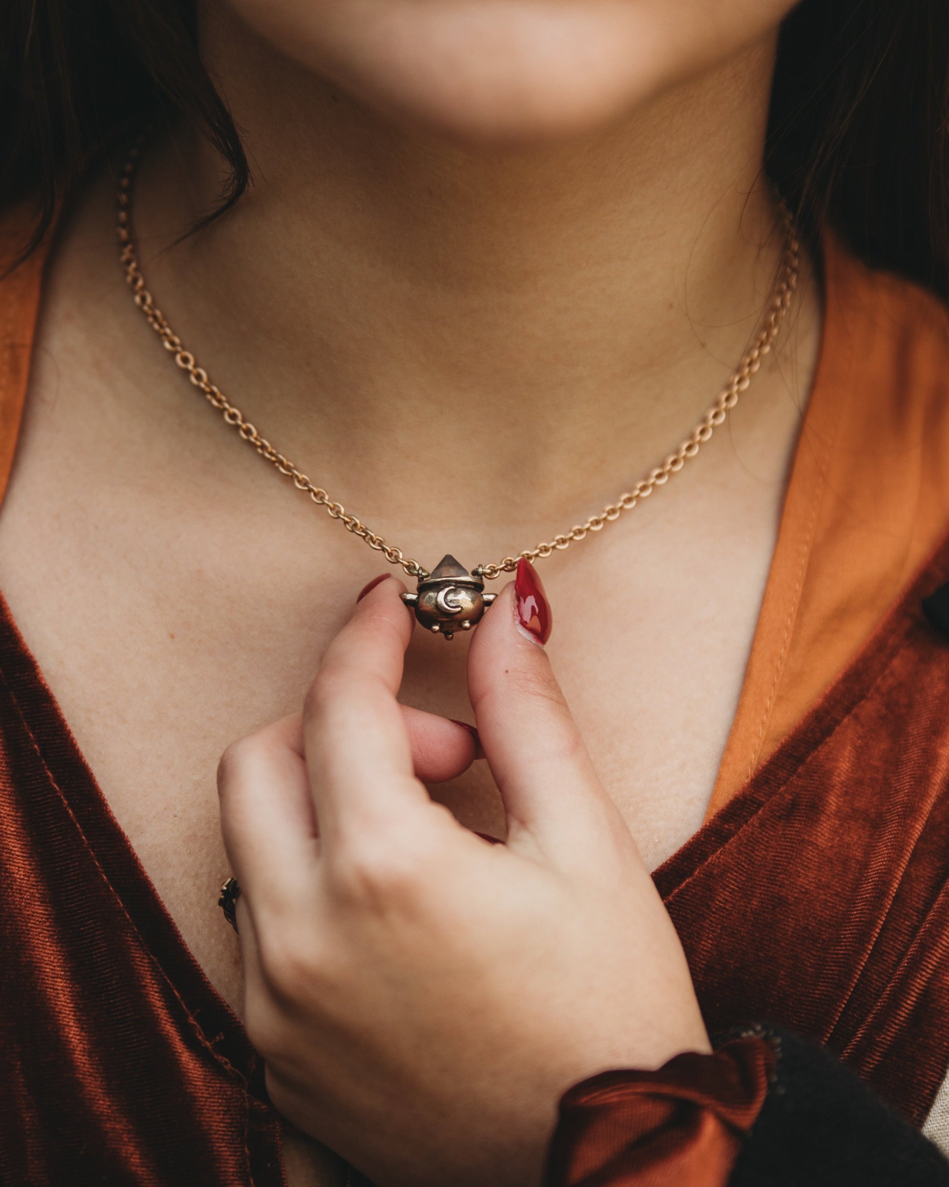 Crystal Cauldron Necklace Bronze3
