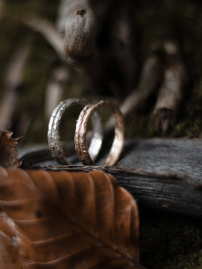 DRYAD III thin Emerald Treebark Texture Wedding Ring