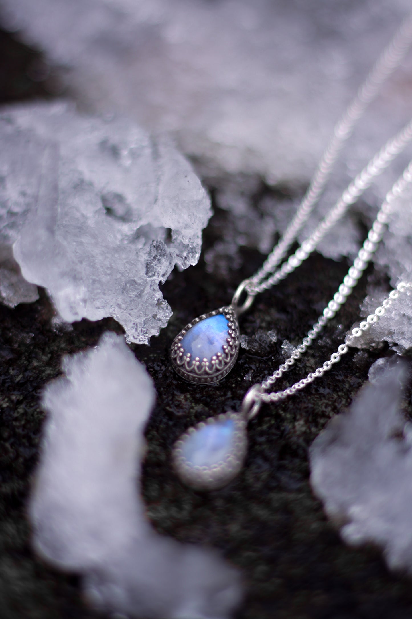 SYLÚN Mondstein-Tropfenhalskette aus Sterlingsilber