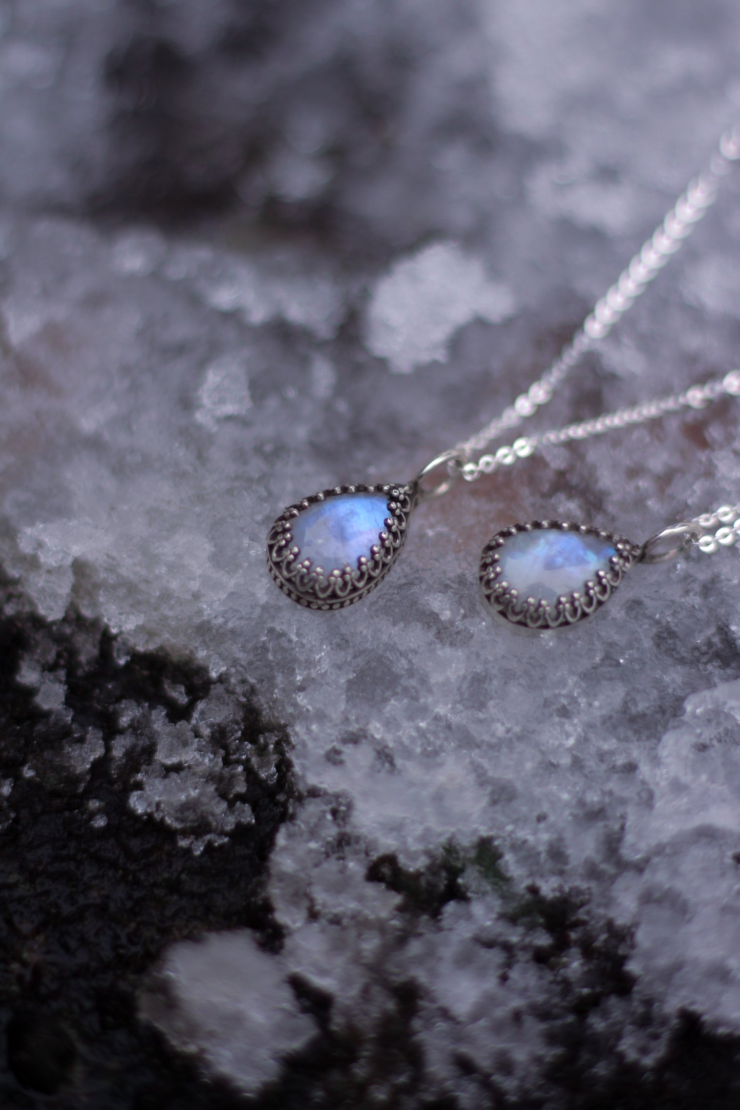 SYLÚN Mondstein-Tropfenhalskette aus Sterlingsilber