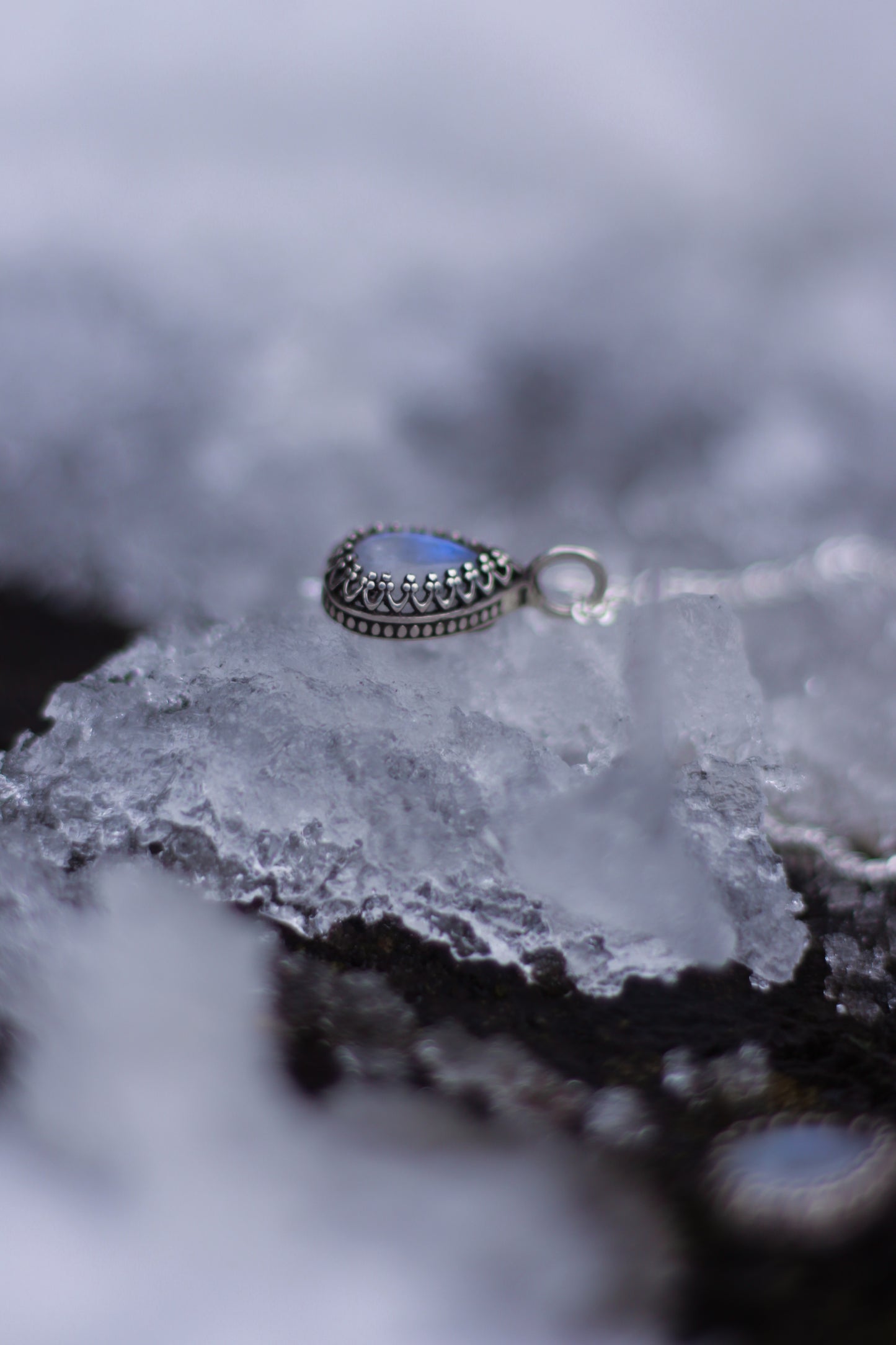 SYLÚN Mondstein-Tropfenhalskette aus Sterlingsilber