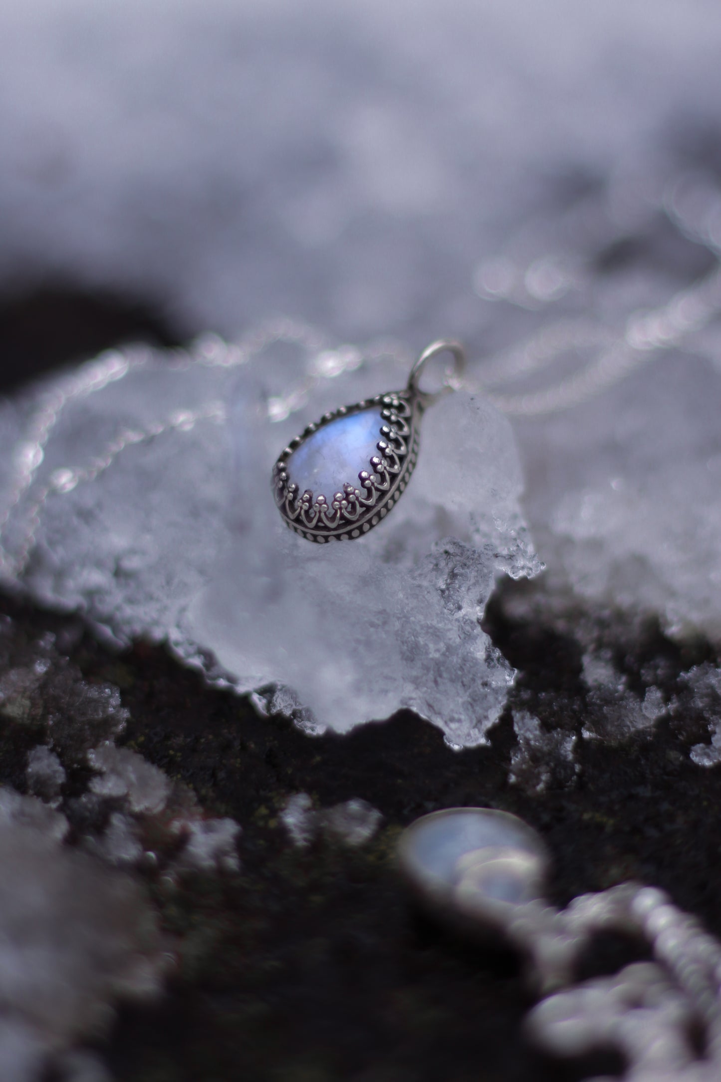 SYLÚN Mondstein-Tropfenhalskette aus Sterlingsilber