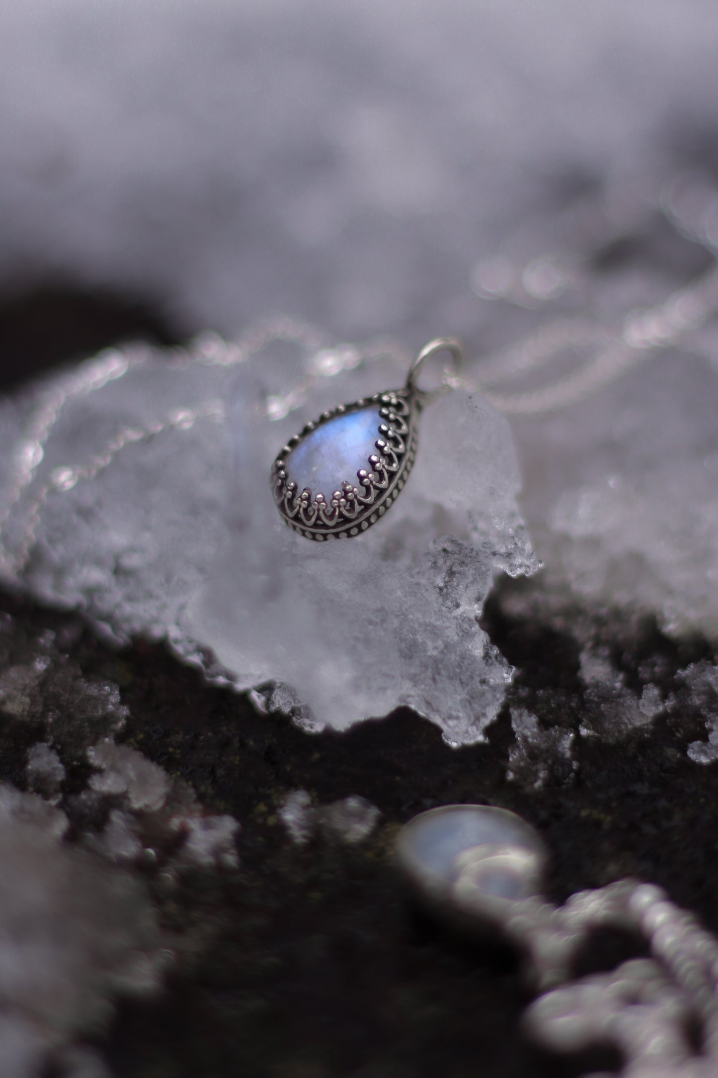 SYLÚN Mondstein-Tropfenhalskette aus Sterlingsilber