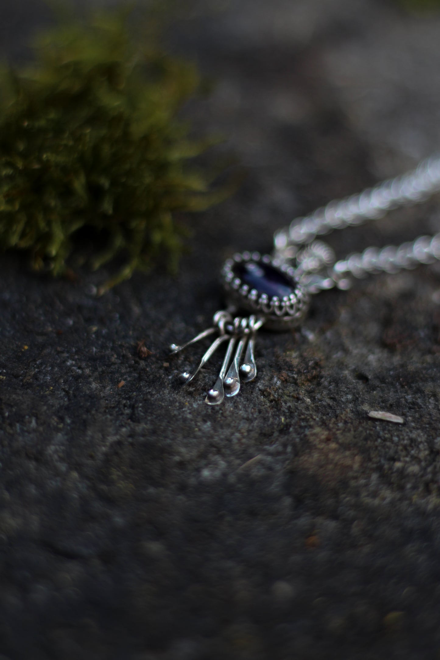 DRAOIDH I Thistle and Amethyst Necklace in Sterling Silver