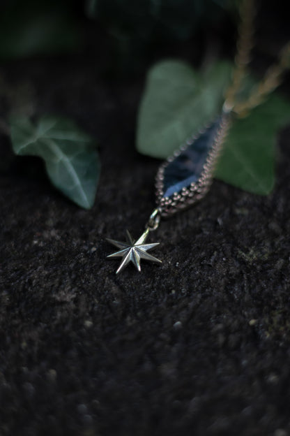 ELENWË Moss Agate Necklace in brass with star detail