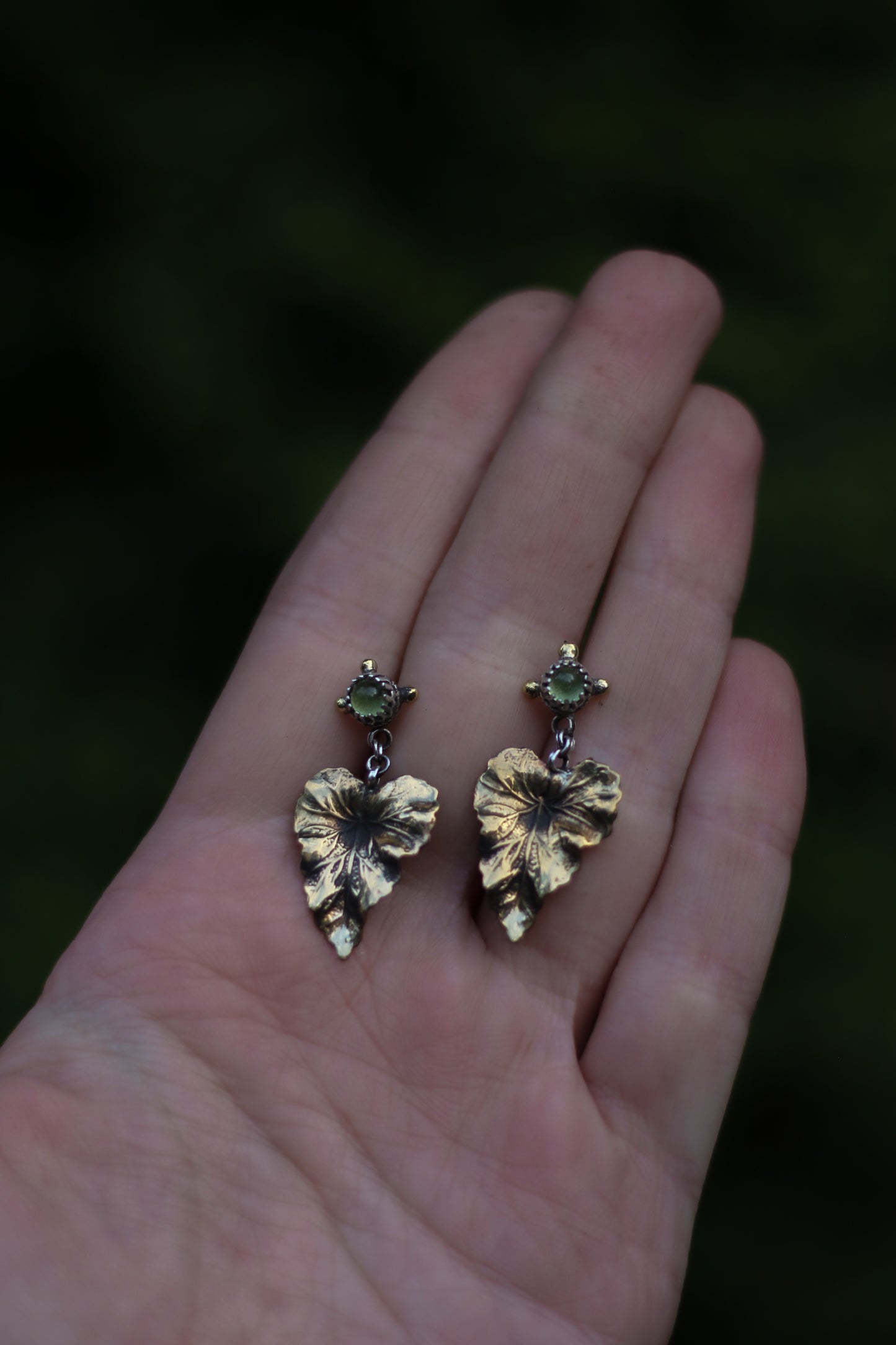 NÁNDILAS Elven Ivy Peridot Earrings in Brass and Silver