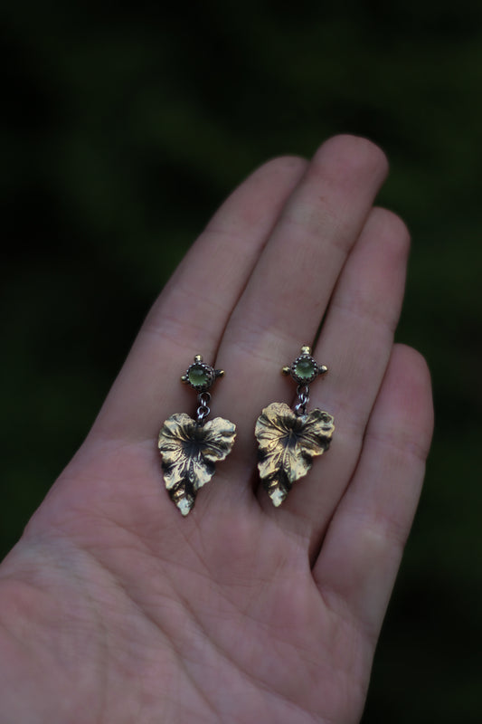 NÁNDILAS Elven Ivy Peridot Earrings in Brass and Silver