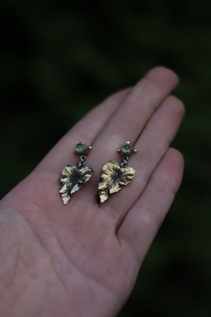 NÁNDILAS Elven Ivy Peridot Earrings in Brass and Silver