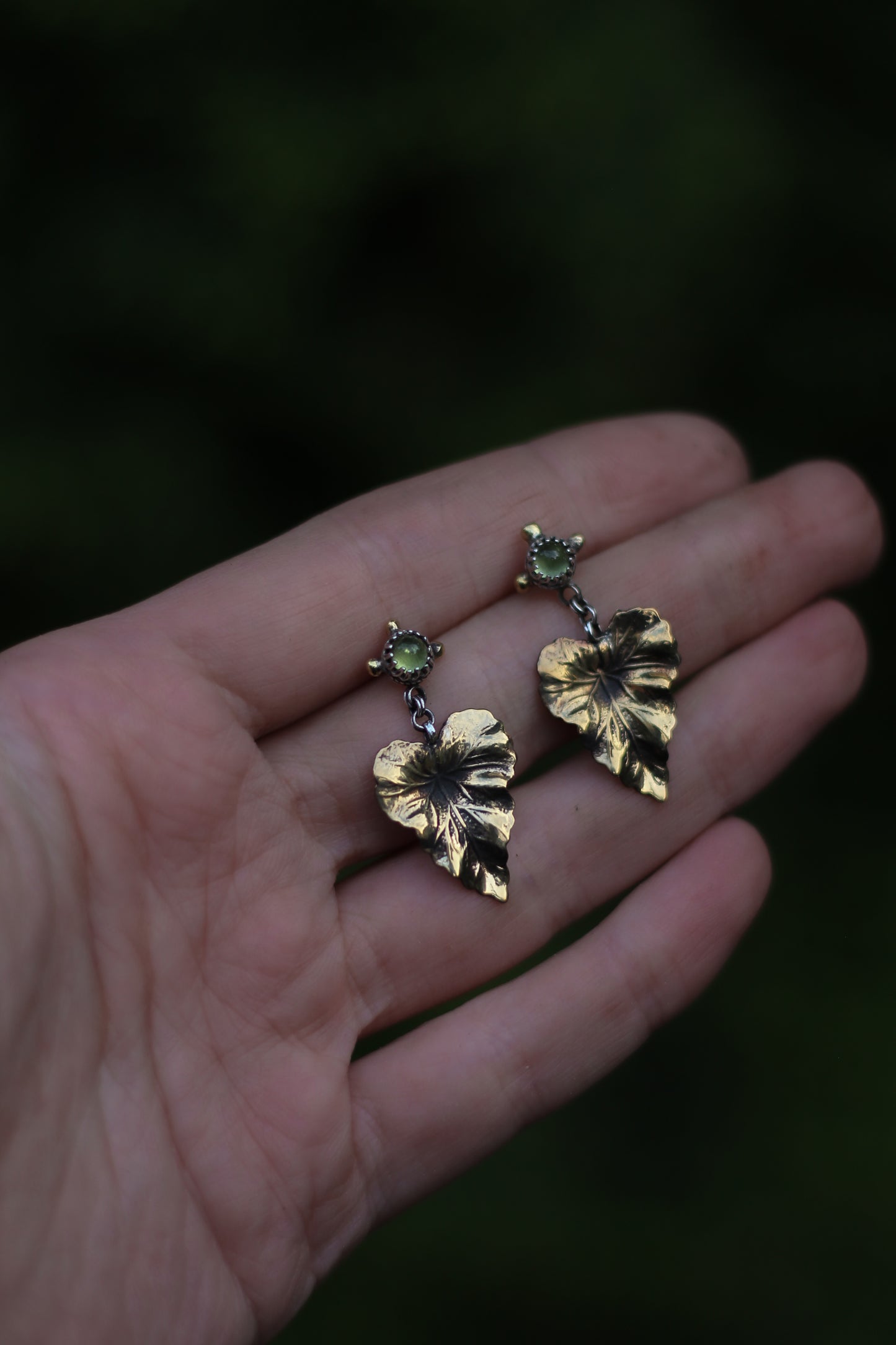 NÁNDILAS Elven Ivy Peridot Earrings in Brass and Silver