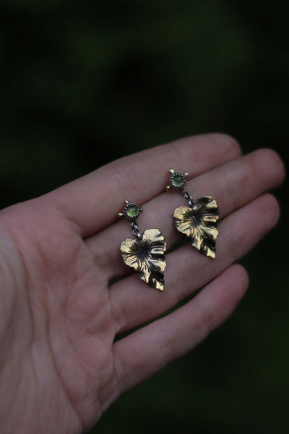 NÁNDILAS Elven Ivy Peridot Earrings in Brass and Silver