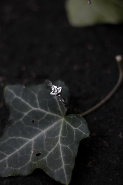 NÁNDILAS Elven Ivy Ring in Sterling Silver