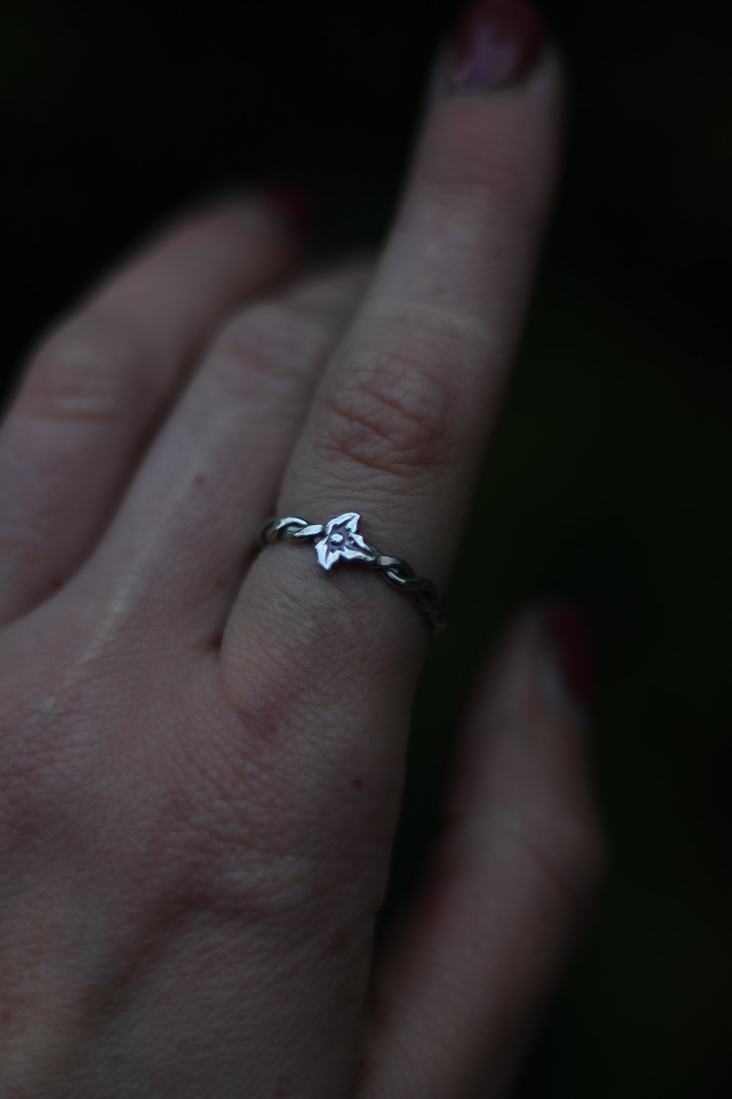 NÁNDILAS Elven Ivy Ring in Sterling Silver