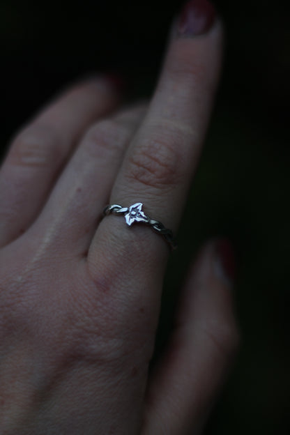 NÁNDILAS Elven Ivy Ring in Sterling Silver