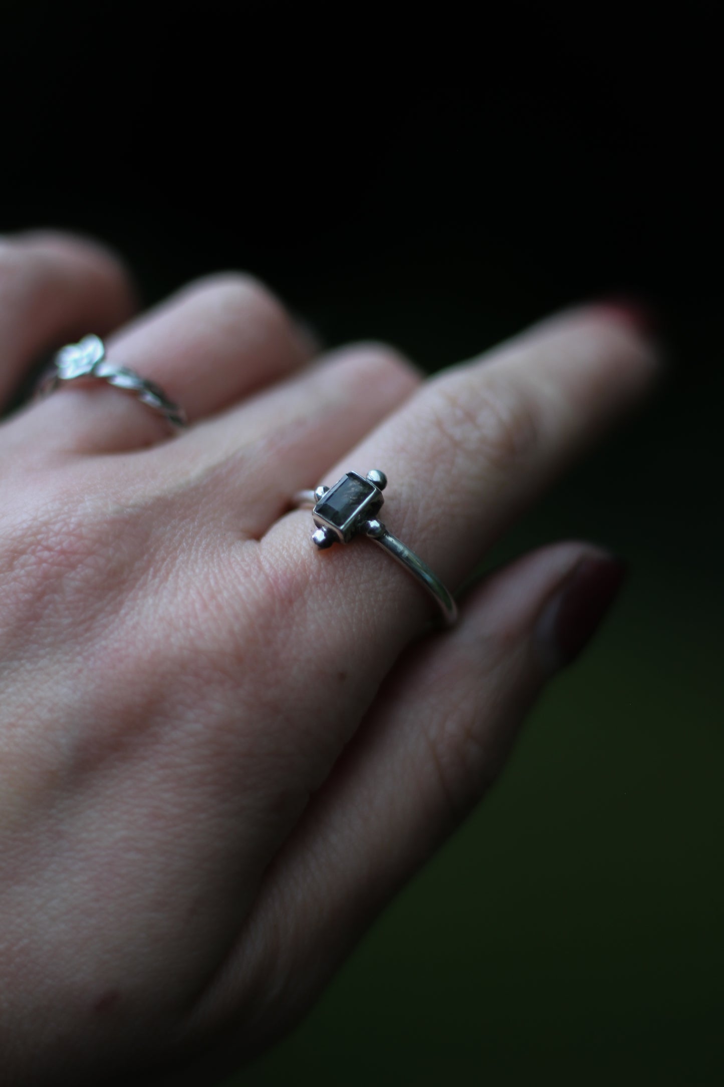 SÍRIEL IV sterling silver ring with square moss agate