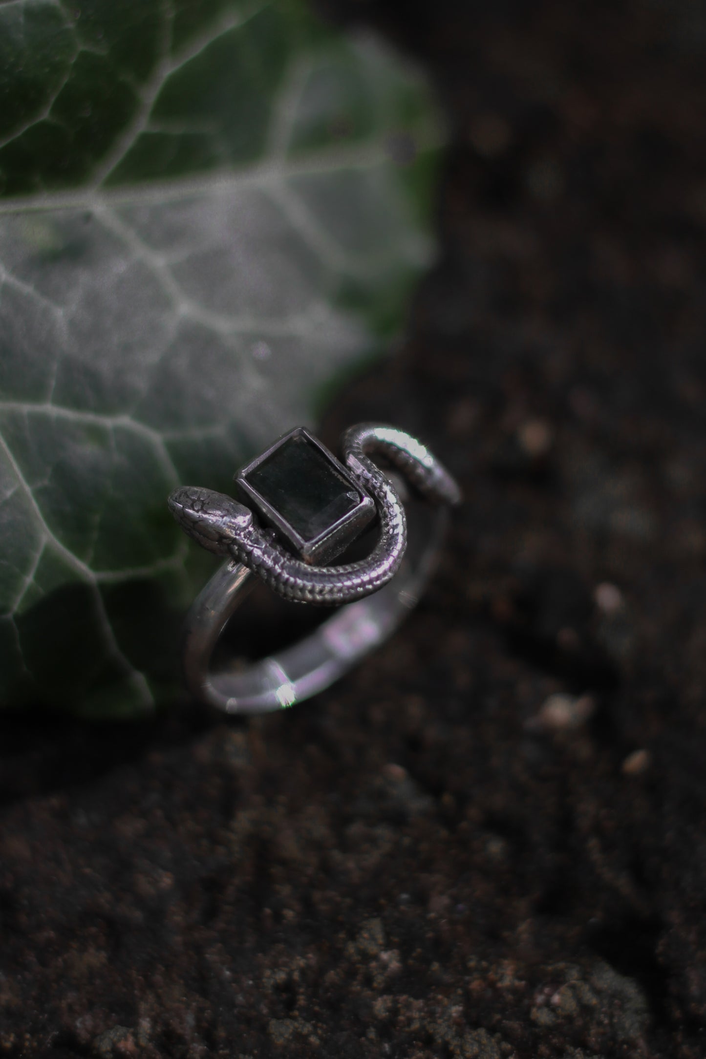 SÍRIEL III sterling silver snake ring with square moss agate