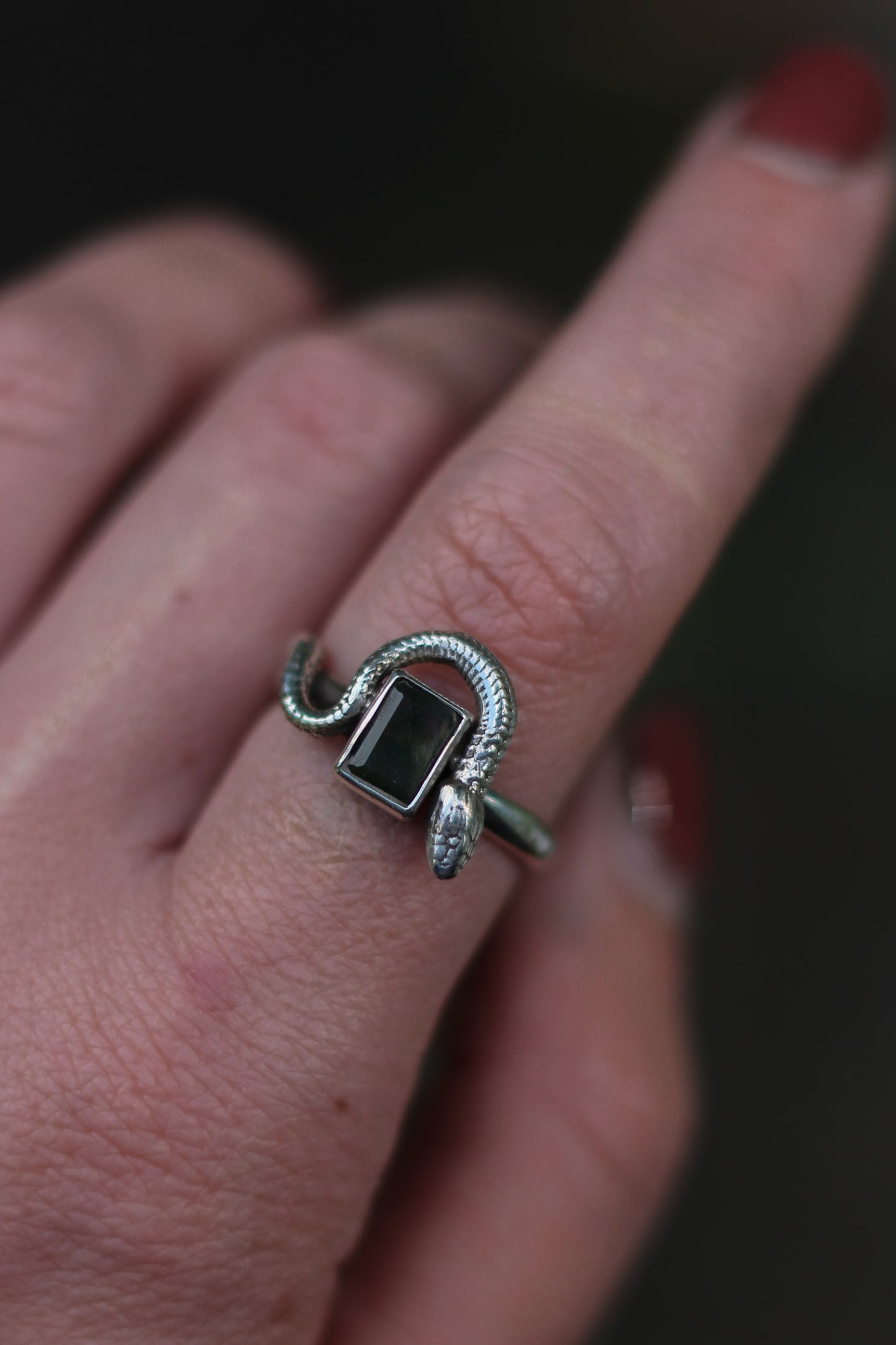 SÍRIEL III sterling silver snake ring with square moss agate
