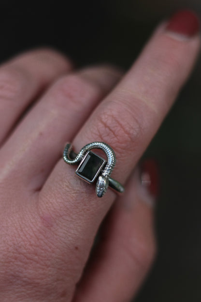 SÍRIEL III sterling silver snake ring with square moss agate