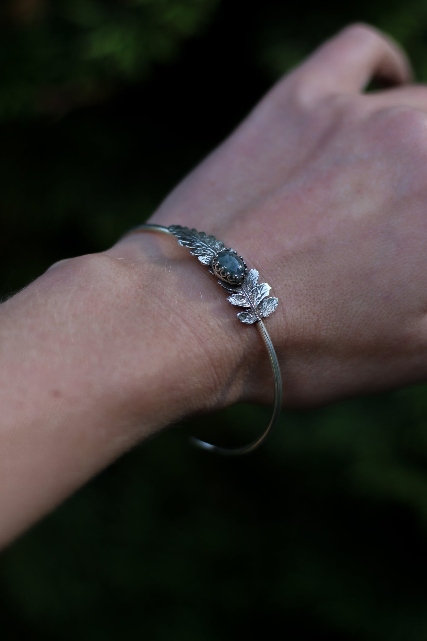 FAERÁNIL Fern Bracelet in Sterling Silver with Moss Agate