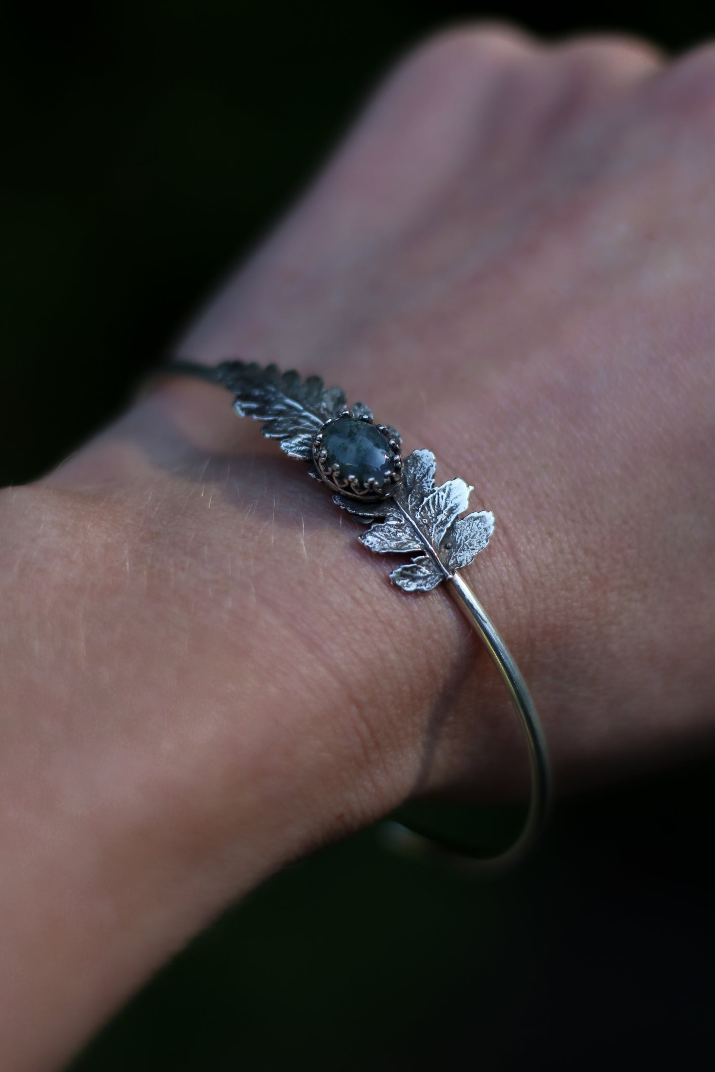 FAERÁNIL Fern Bracelet in Sterling Silver with Moss Agate