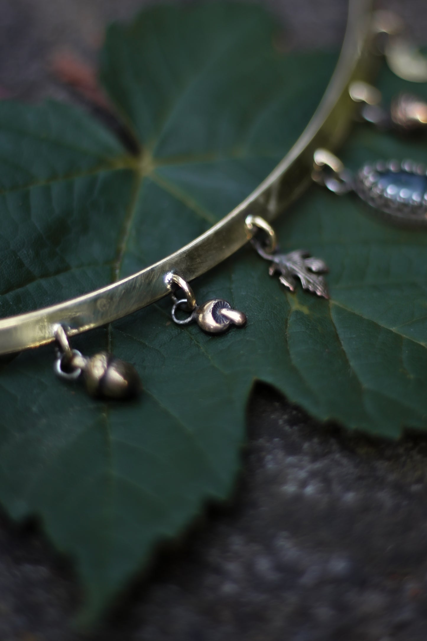 EOLYN Moss Agate Forest Choker in Brass