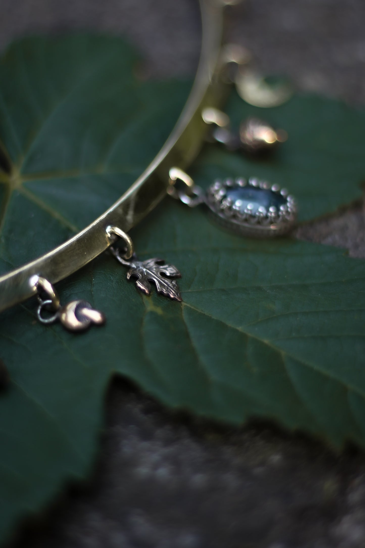 EOLYN Moss Agate Forest Choker in Brass