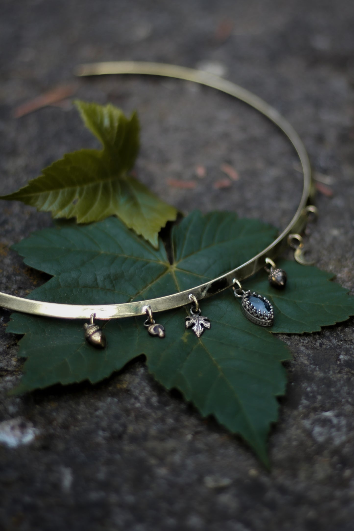 EOLYN Moss Agate Forest Choker in Brass
