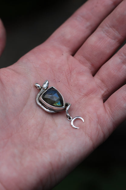 SÍRIEL I snake and moon high fantasy pendant in sterling silver with labradorite