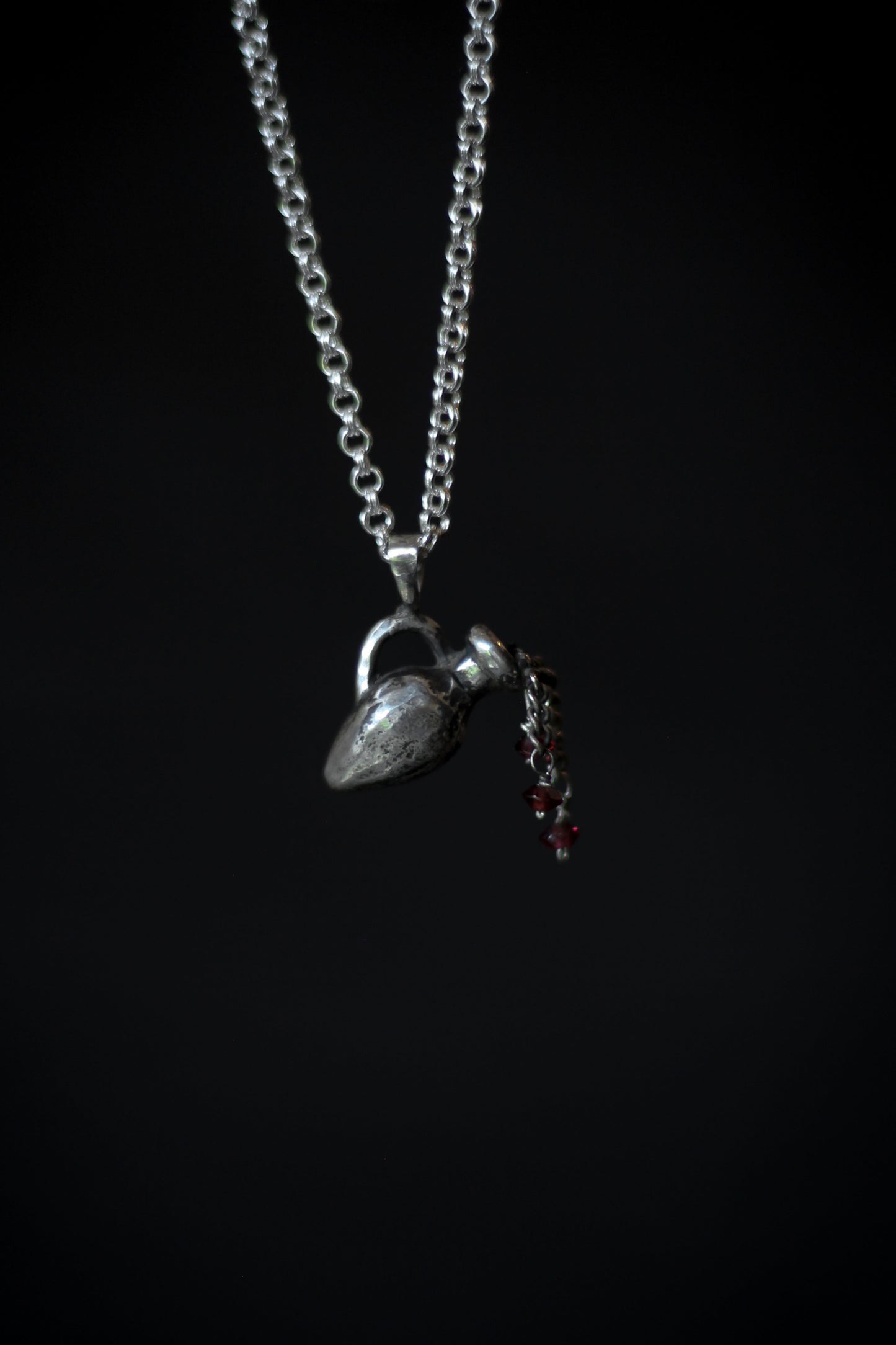 silver amphora necklace with garnet drops