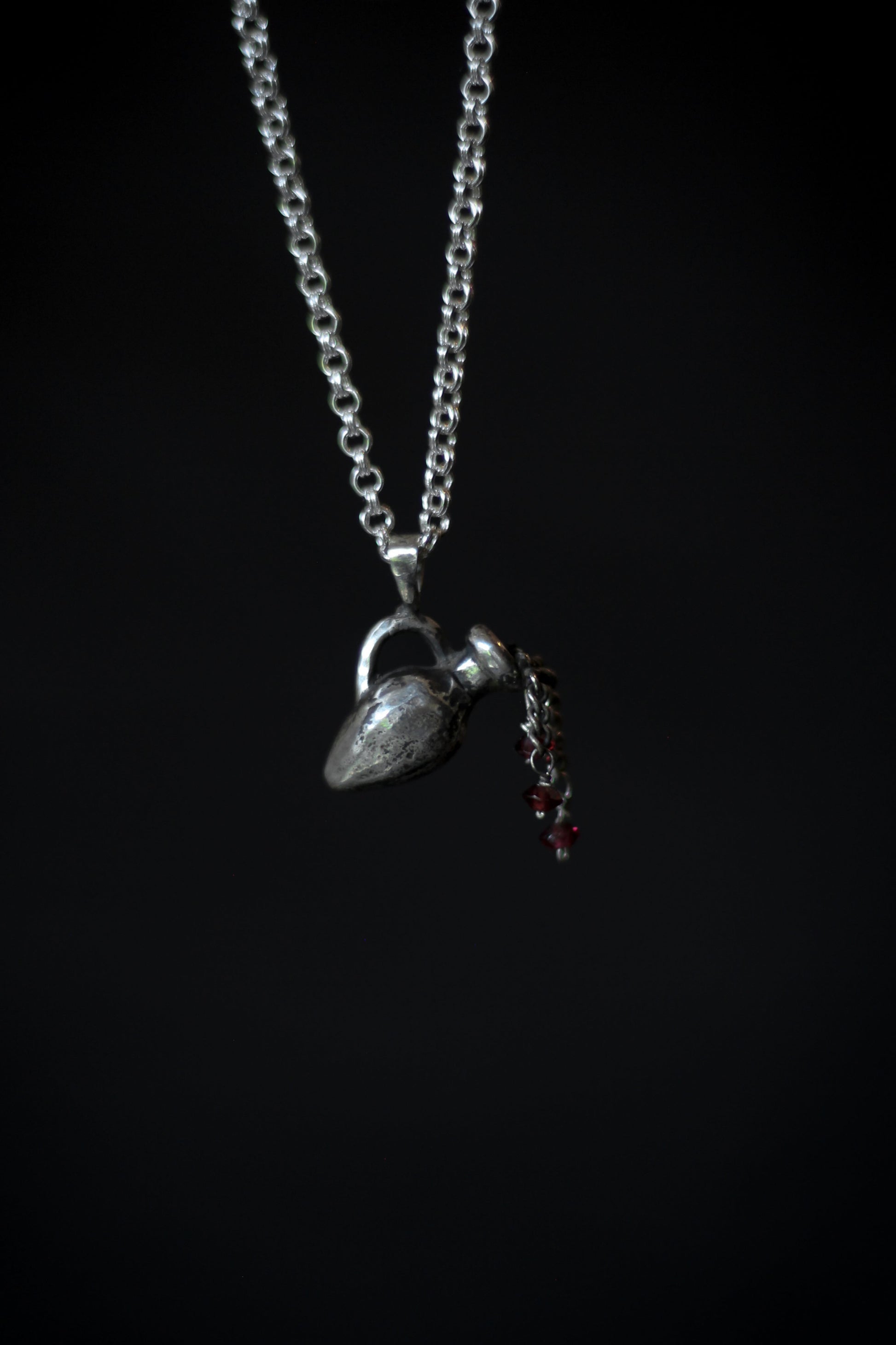 silver amphora necklace with garnet drops