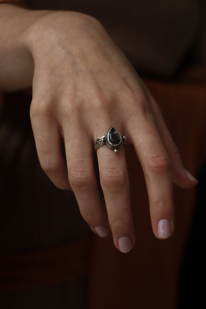 grey rutilated quarz ring with viking style