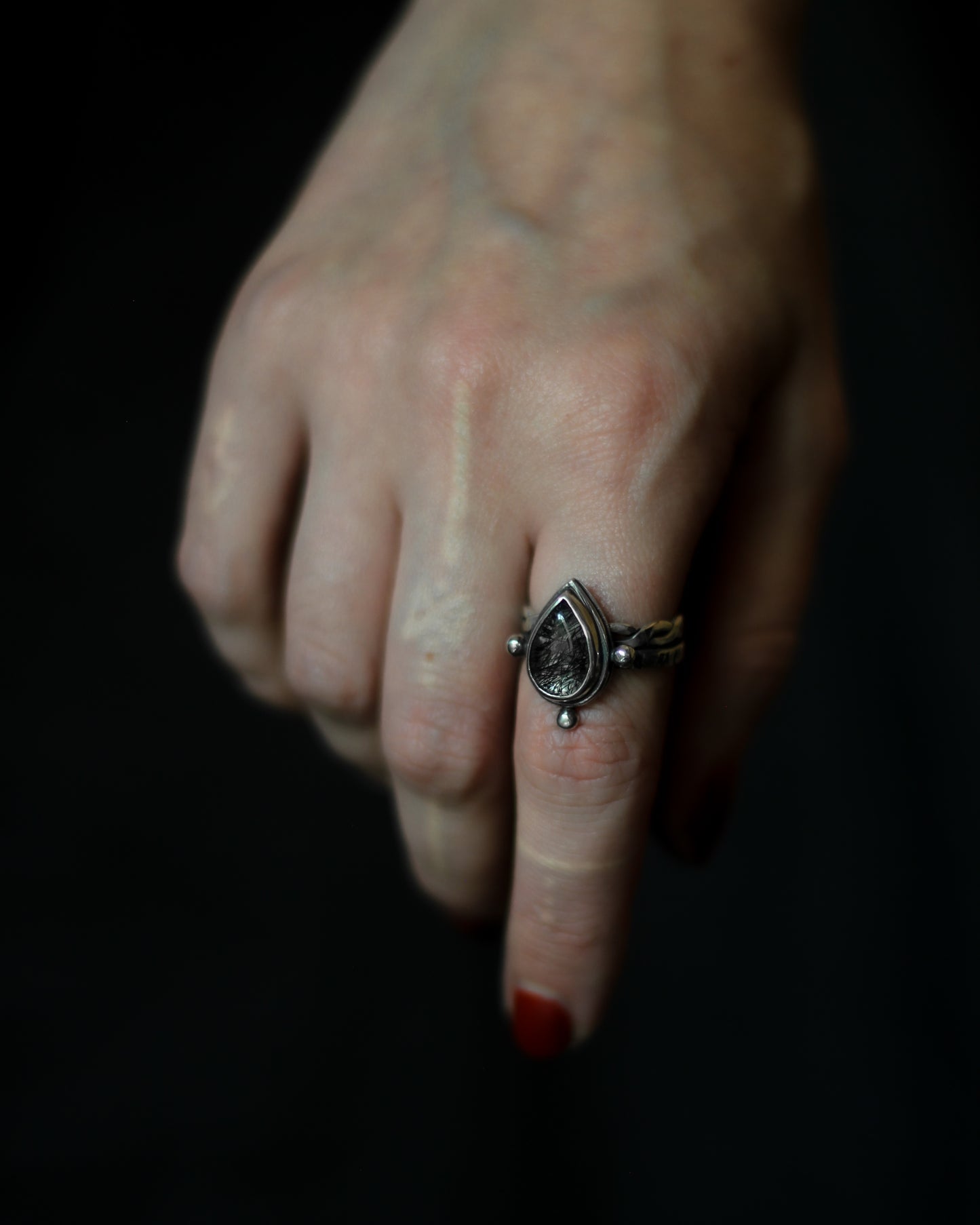 grey rutilated quarz ring in silver